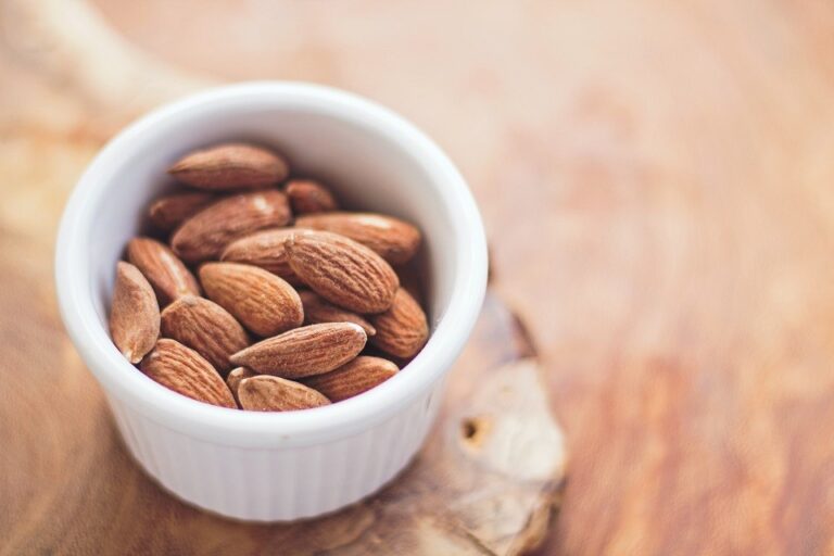 Top 6 Health Benefits of Consuming Almonds Everyday