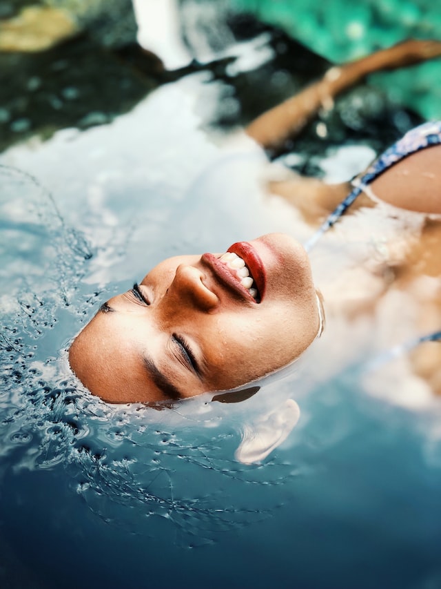 What to Eat and What to Avoid Before Aquatic Therapy Sessions